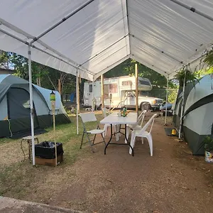 Cozy Glamping Retreat: Biobay-adjacent Family Getaway Inn